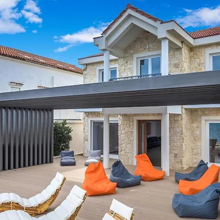 VILLA FUX ZRCE Novalja - direkt am Strand-2